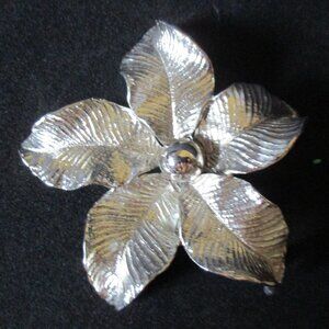 Vtg Unbranded Silver Tone Detailed Poinsettia Flower Brooch/Pin  2.75" x 2.75"